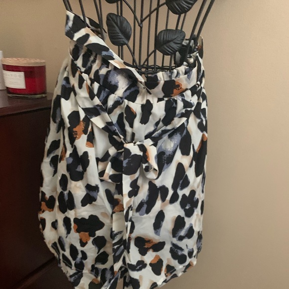 Shein shorts NWOT - Picture 3 of 4